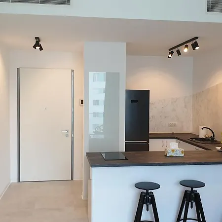 Apartament Inchis Vandut Iulie - Numai Rezervati