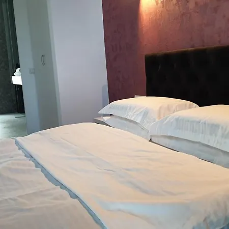 Apartament Inchis Vandut Iulie - Numai Rezervati