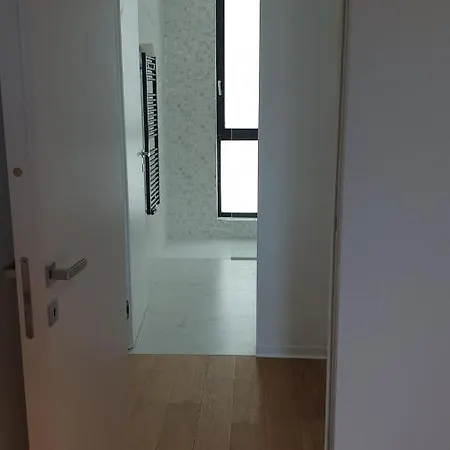 Apartament Inchis Vandut Iulie - Numai Rezervati *