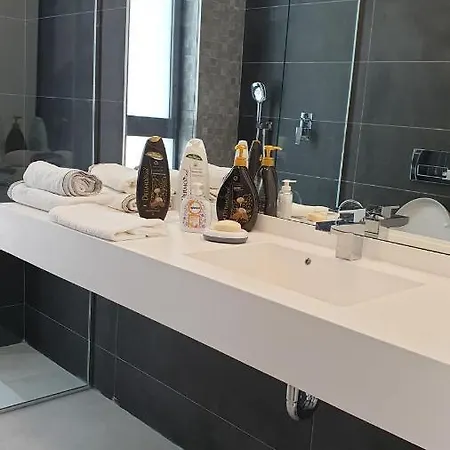 Apartament Inchis Vandut Iulie - Numai Rezervati *